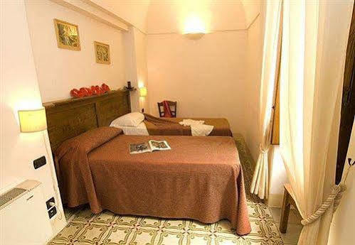 Hotel Palazzo D'Erchia Conversano Bagian luar foto